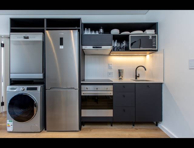 1 BEDROOM APARTMENT TO LET IN SEA POINT
